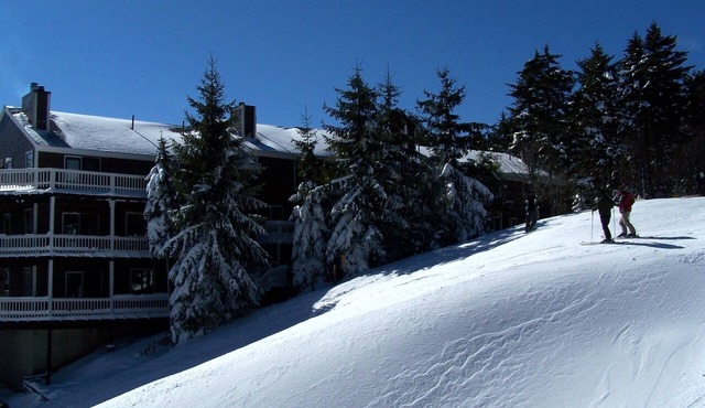 SLOPE SIDE SKI IN/ SKI OUT TOWNHOUSE TOP OF POWDER MONKEY LIFT BEST LOCATION