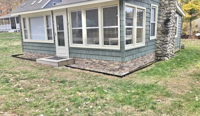 Small Cottage just steps away from Sebago Lake