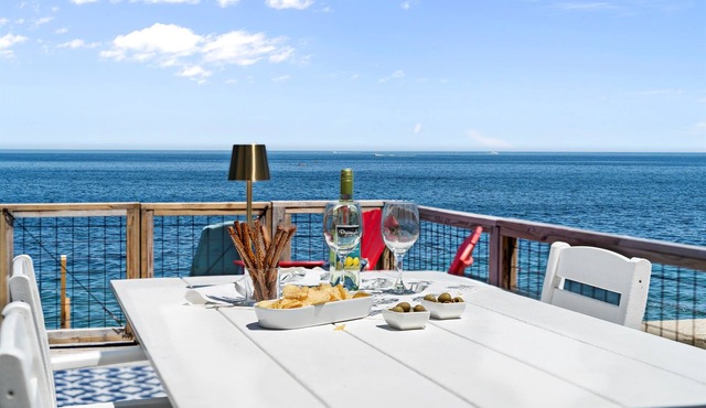 Soak in the Hot Tub! Water Views and Ocean Scent!