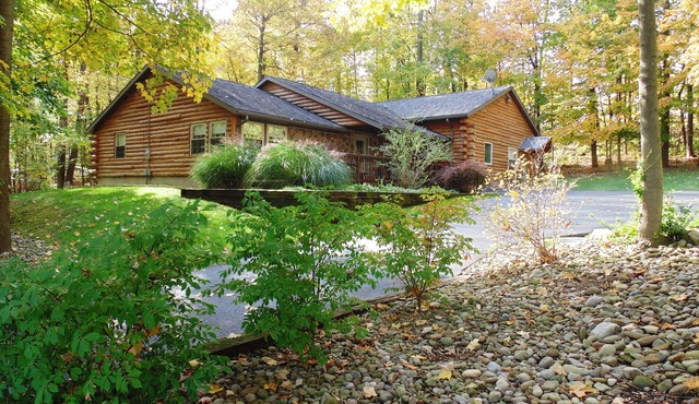 Sojourner's Lodge & Log Cabin Suites