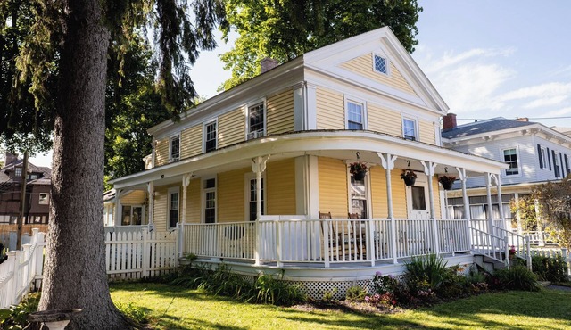 Solomon Ely Homestead - Charming Pittsfield Stay