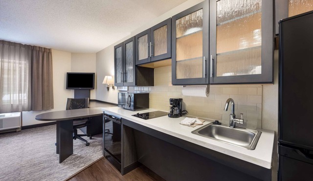 Sonesta Simply Suites Orange County Airport