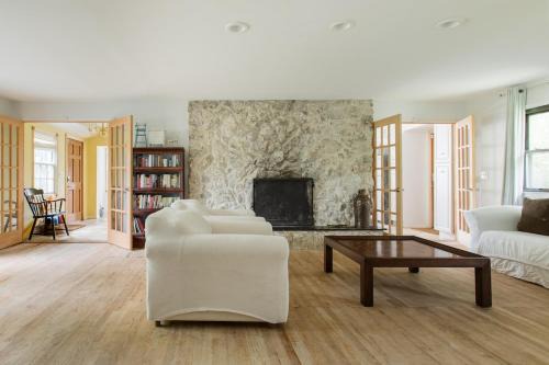 Southampton Village, 2 Fireplaces, Walk to All