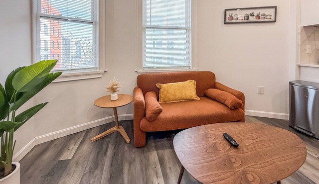 Southie! 2Bedroom, Washer/Dryer in unit!