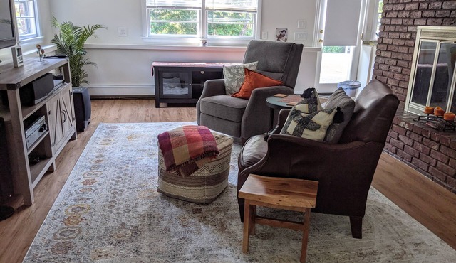 Spacious 1-bedroom apartment in Lexington MA, surrounded by nature trails