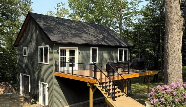 Spacious 2 Bedroom Apartment on Rural, Wooded Property. King Bed