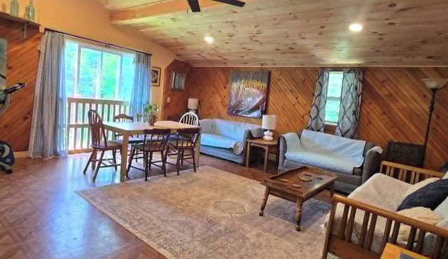 Spacious 2-BR Apartment in Coastal Lincolnville purr-fect for the family