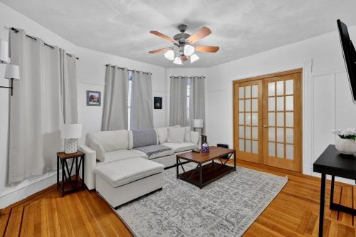 Spacious 2Br home in Malden with AC & heat
