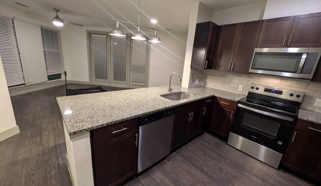 Spacious 3-bed 2-bath Apartment in Resort Style area