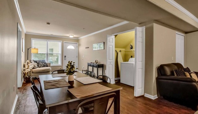 Spacious 3 bed/3 bath Apartment No stairs