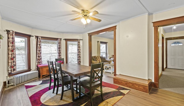 Spacious 3 BR Apt, near Rail Trail, porch/grill