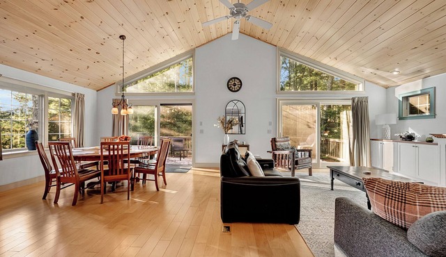 Spacious 3BR Home Near Lake & Mountain - Sleeps 9 - Sunapee Retreat