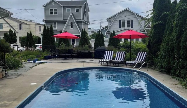Spacious 3BR w/pool and a min from Gulf beach in Milford CT