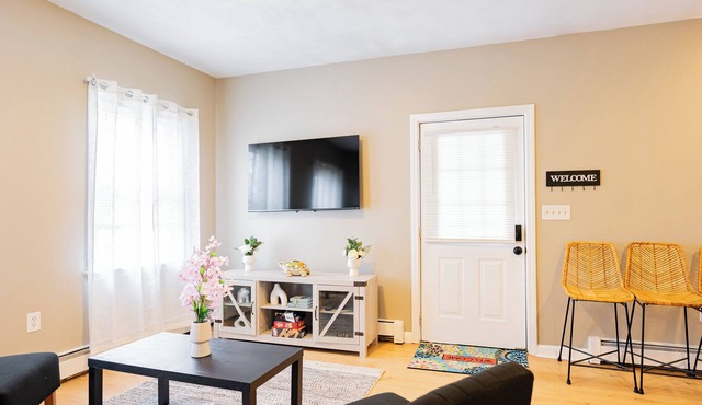 Spacious 4-bedroom Boston with WiFi, free parking