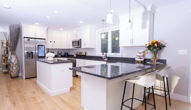 Spacious 4-bedroom building in lovely Danville with AC