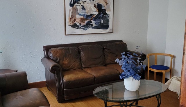 Spacious 4-bedroom condo with AC and WiFi in charming Enfield