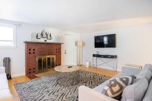 Spacious 4 bedroom home with large yard