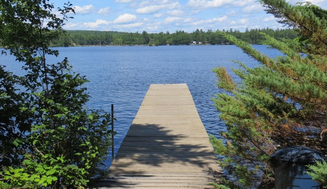Spacious 4 Bedroom Waterfront Home on Moose Pond/Lake & Pleasant Mountain