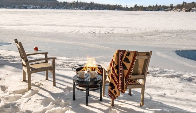 Spacious, 4 Season Lakefront Home on Merrymeeting Lake!