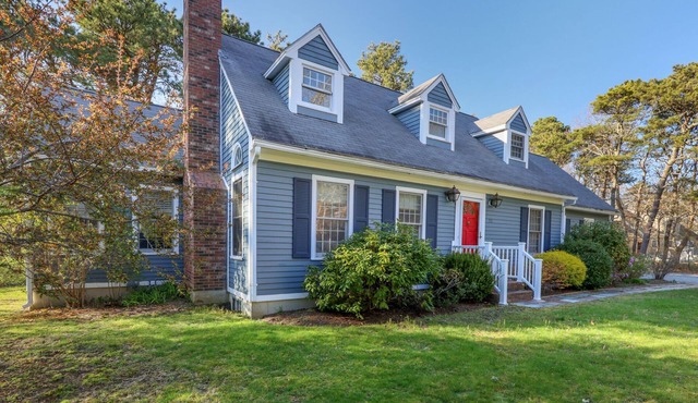 Spacious 4BR/3BA home only .4 mile to Ellis Landing Beach