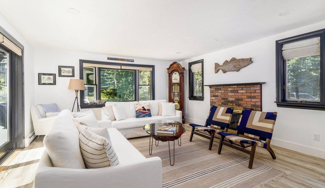 Spacious 4BR Cape Escape! Modern Tranquil house close to town, beaches, shops