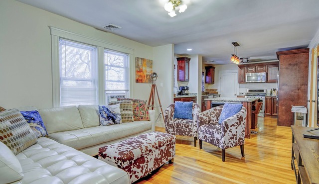 Spacious 4BR Stay Ideal for Groups!