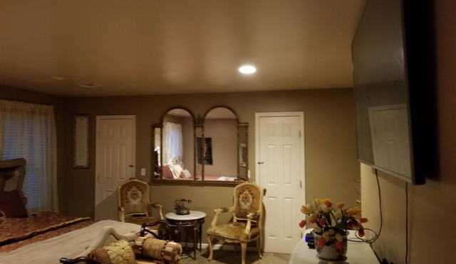 Spacious 5-bedroom house with WiFi and AC in marvelous DIX HILLS