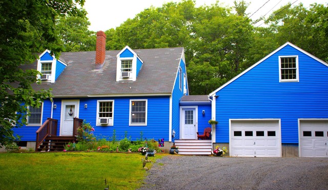 Spacious 5 BR 2 bath home on 1+ acre in Bar Harbor