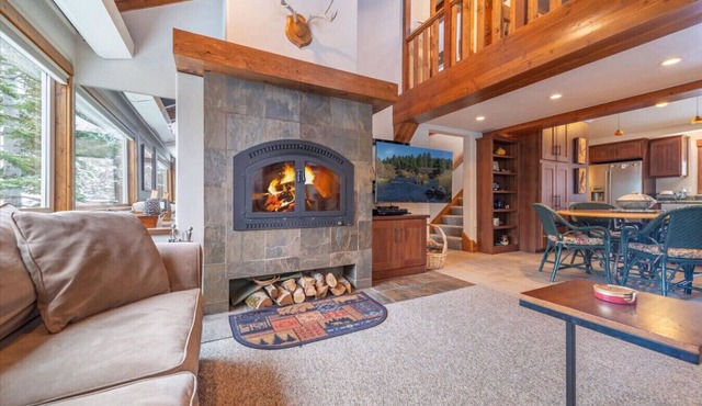 Spacious 5 BR/4.5 BA Alpine Meadows Getaway! in Alpine Meadows