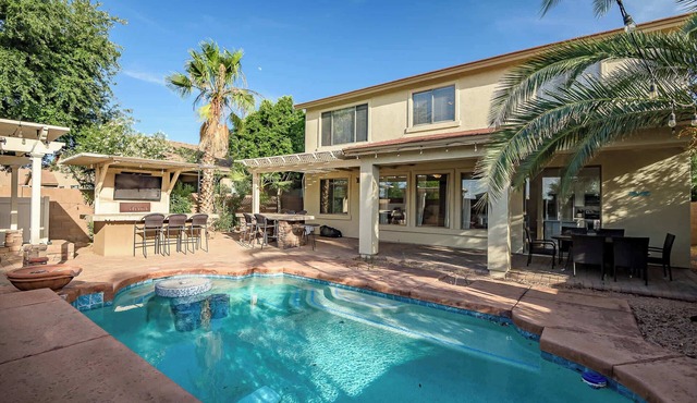 Spacious 5BR Gilbert Home w Pool for Getaway for Family in Gilbert