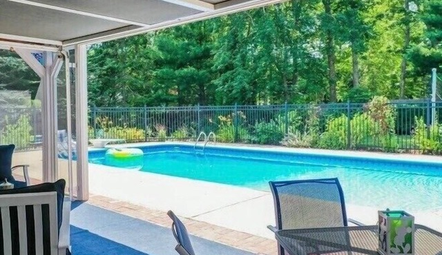 Spacious and newly renovated 4BR house with pool!