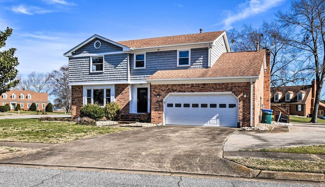 Spacious Chesapeake Home w/Pool Table! in Chesapeake