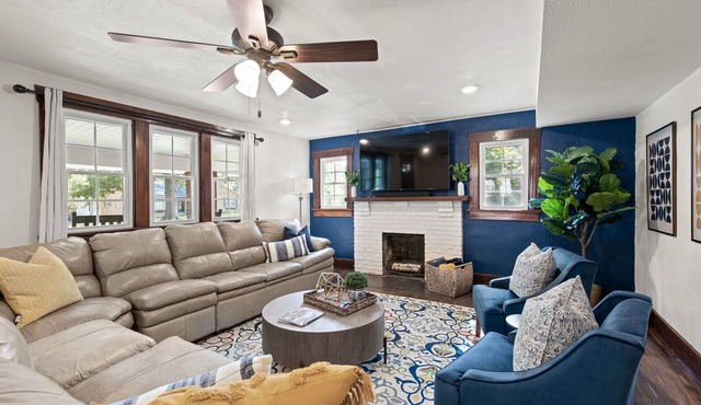 Spacious & Cozy near Downtown ~ HotTub ~ Game Room
