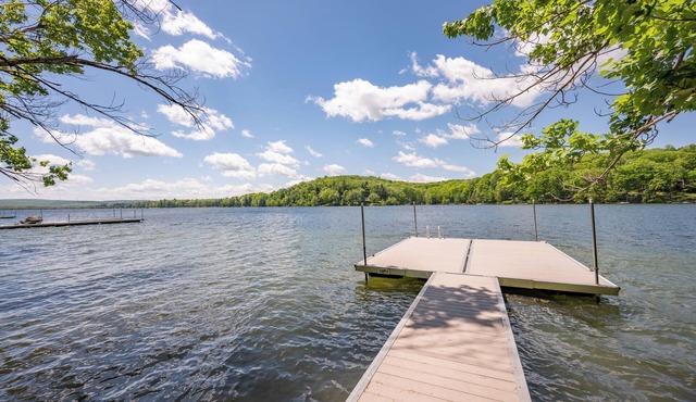 Spacious Dog Friendly Escape w/Hot Tub & Lake Access