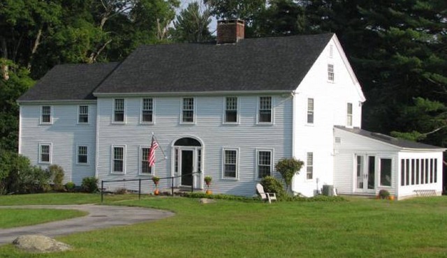 Spacious Estate With Mtn Views! Private Setting, Great Family Home!