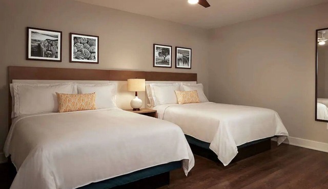Spacious Family Suite with Balcony, Full Kitchen, Close to Local Attractions