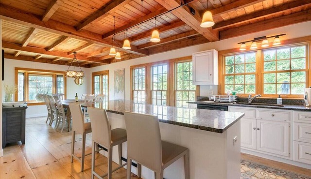 Spacious Getaway with Sauna, Close to Newport & Beaches