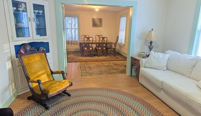 Spacious Ground Floor 2/3 Bed private suite 5 minutes walk to Bridge of Flowers