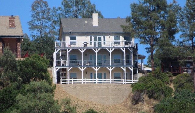 Spacious home with lake views, gourmet kitchen, WiFi, and so much more