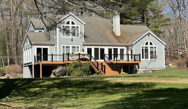 Spacious lake front home, perfect for bringing families together