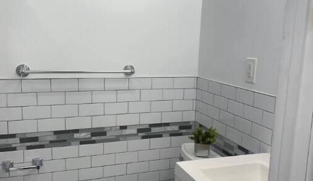 Spacious one Bedroom apt *No cleaning fee*