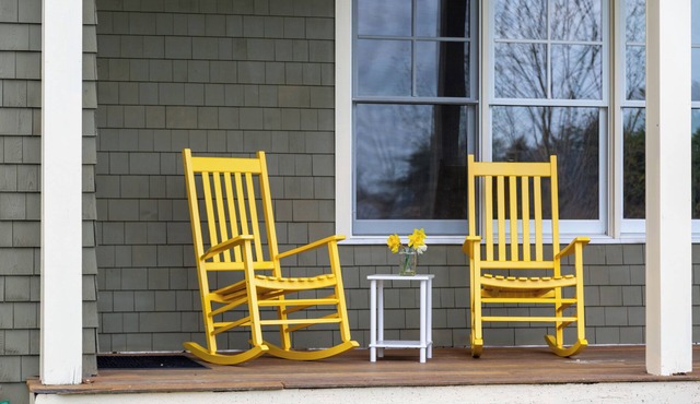 Spacious Pet Friendly 5-bedroom farmhouse in fabulous Mont Vernon with AC, WIFI