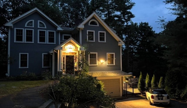 Spacious private 4-bedroom house in lovely Newton