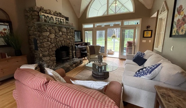 Spacious & quiet near golf, lakes, skiing & hiking