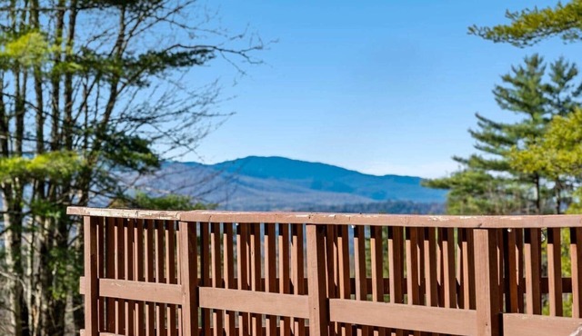 Spacious Ski Home - 10 Miles to Stowe 3 bed 4 bath