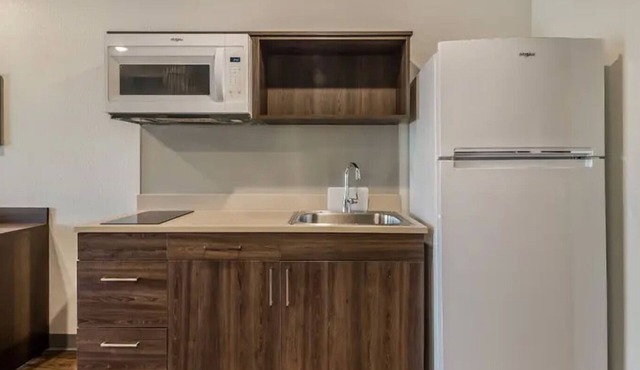 Spacious Suite with Full Kitchen Near War Eagle Mill and Daisy Air Gun Museum