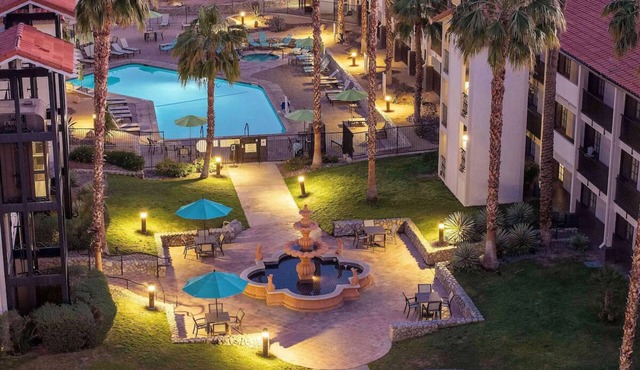 Spacious Suites with Pool & Tennis | Near El Paseo Shopping | Free Breakfast