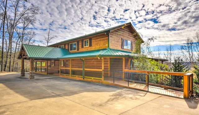 Spacious Talking Rock Cabin with Mountain Views in Talking Rock