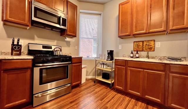 Spacious Tower Grove South 2 Bedroom - 4 Miles to SLU & Barnes