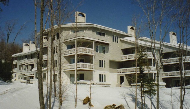 Spacious updated condo close to the slopes (Paradise condo)
